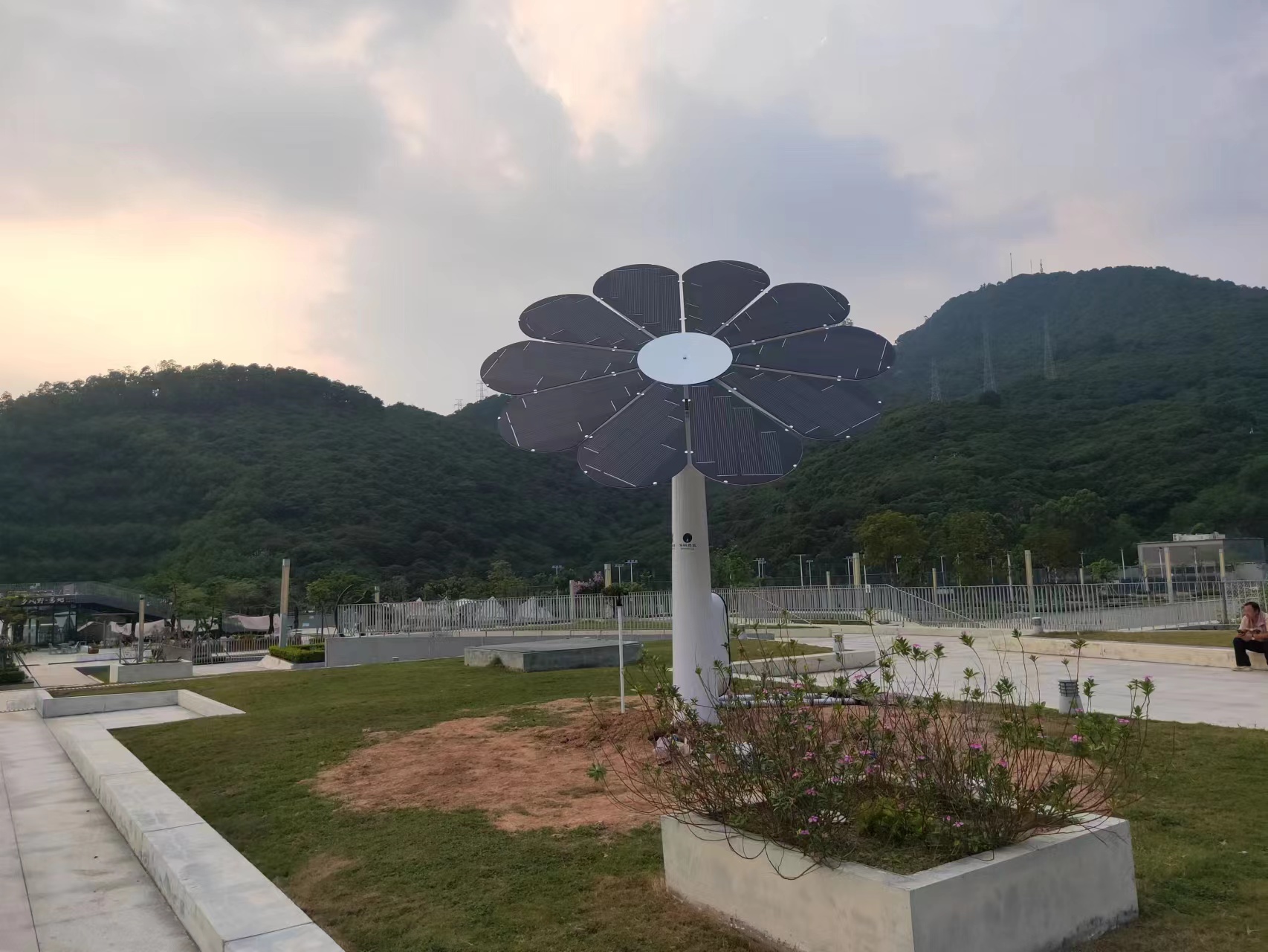 光伏太陽花實景案例展示-深圳北站